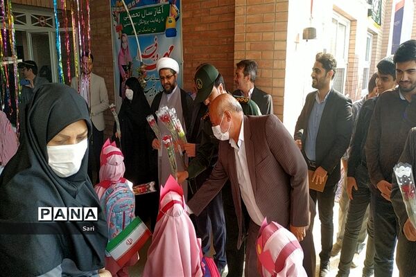 نواختن زنگ شکوفه‌ها در مدرسه خیرساز جم و ممجدی گلدیس شاهین شهر