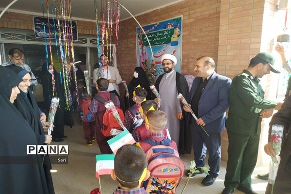 نواختن زنگ شکوفه‌ها در مدرسه خیرساز جم و ممجدی گلدیس شاهین شهر