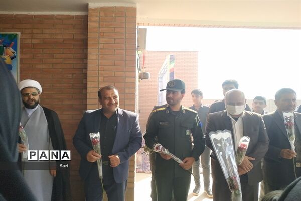 نواختن زنگ شکوفه‌ها در مدرسه خیرساز جم و ممجدی گلدیس شاهین شهر