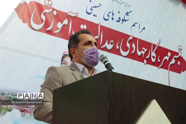 نواختن زنگ شکوفه‌های حسینی در ناحیه 2 اهواز