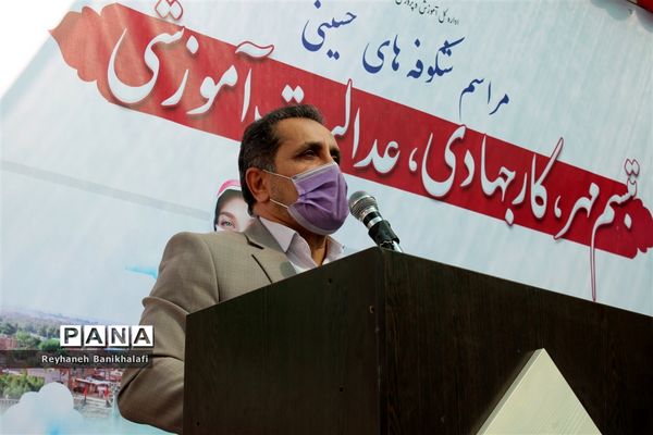 نواختن زنگ شکوفه‌های حسینی در ناحیه 2 اهواز