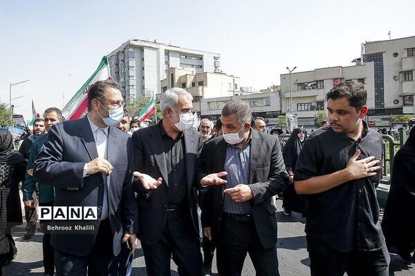راهپیمایی مردم در محکومیت حرکات هنجارشکنانه با حضور وزیر آموزش و  پرورش