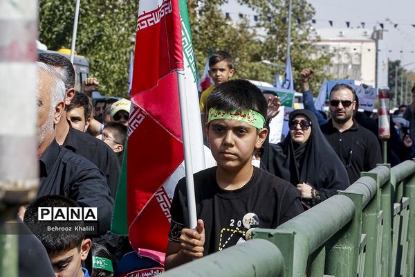 راهپیمایی مردم در محکومیت حرکات هنجارشکنانه با حضور وزیر آموزش و  پرورش
