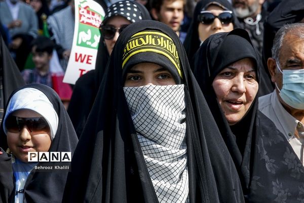 راهپیمایی مردم در محکومیت حرکات هنجارشکنانه با حضور وزیر آموزش و  پرورش