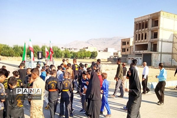 همایش بزرگ پیاده‌روی خانوادگی در شهرستان فارسان به‌مناسب هفته دفاع مقدس