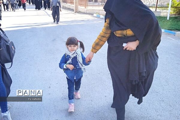 همایش بزرگ پیاده‌روی خانوادگی در شهرستان فارسان به‌مناسب هفته دفاع مقدس