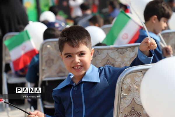 نواختن زنگ شکوفه‌ها در کرمانشاه