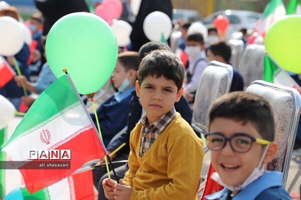 نواختن زنگ شکوفه‌ها در کرمانشاه