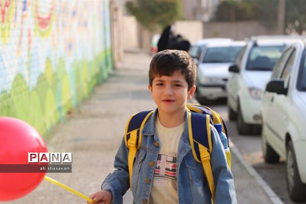 نواختن زنگ شکوفه‌ها در کرمانشاه