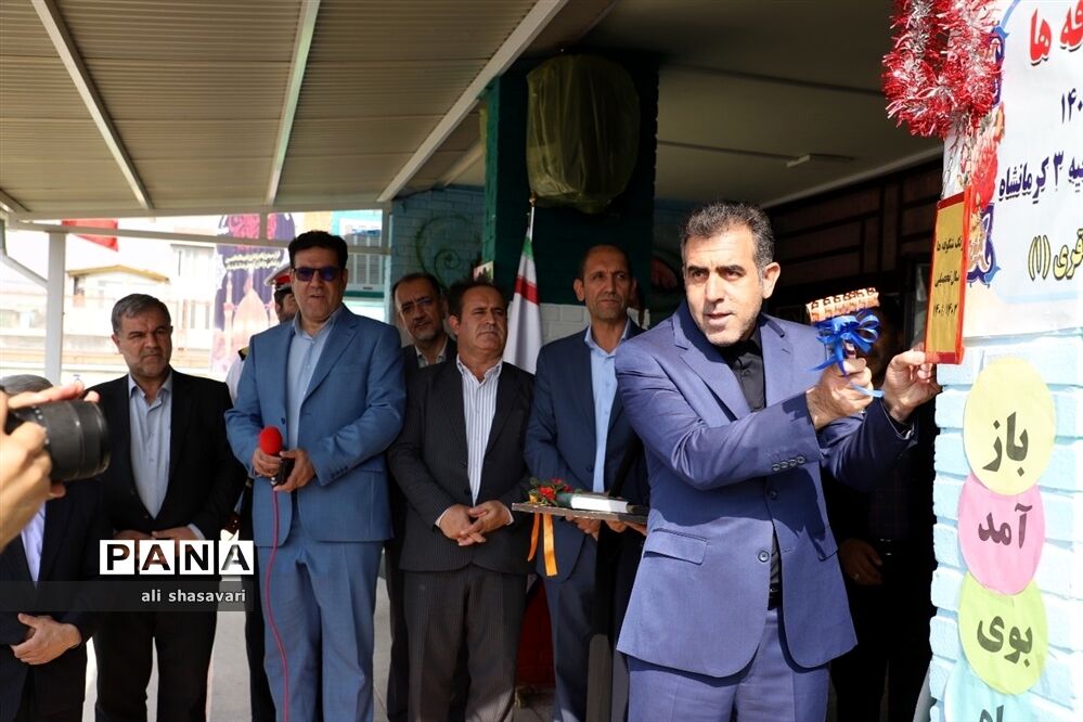 نواختن زنگ شکوفه‌ها در کرمانشاه