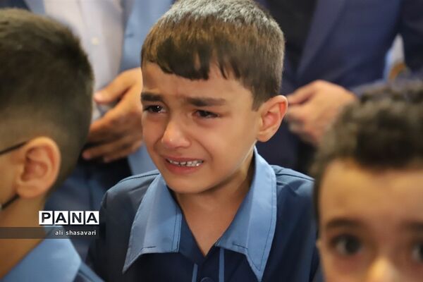 نواختن زنگ شکوفه‌ها در کرمانشاه