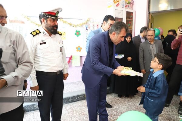 نواختن زنگ شکوفه‌ها در کرمانشاه