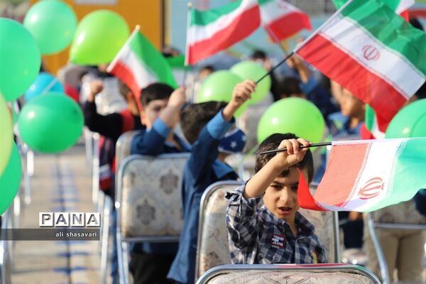نواختن زنگ شکوفه‌ها در کرمانشاه
