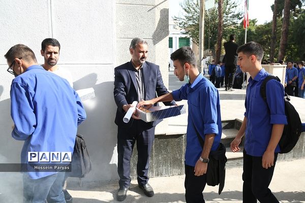 مراسم بازگشایی مدارس در هنرستان پسرانه ماندگار صنعتی تهران