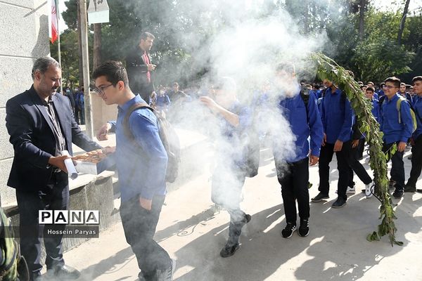مراسم بازگشایی مدارس در هنرستان پسرانه ماندگار صنعتی تهران