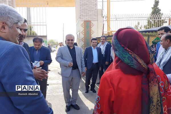 نواخته‌شدن زنگ آغاز سال تحصیلی و هفته دفاع مقدس در مدارس استان فارس