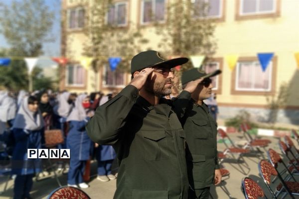 نواختن زنگ شروع شمیم مهرمحمدی در مدارس شهرستان نظرآباد