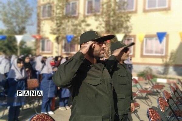 نواختن زنگ شروع شمیم مهرمحمدی در مدارس شهرستان نظرآباد
