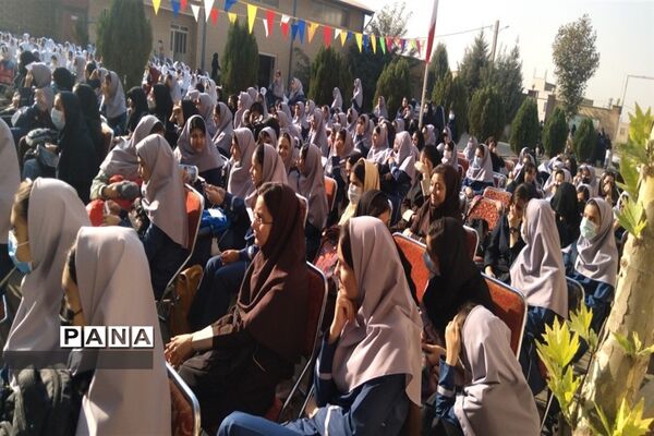 نواختن زنگ شروع شمیم مهرمحمدی در مدارس شهرستان نظرآباد