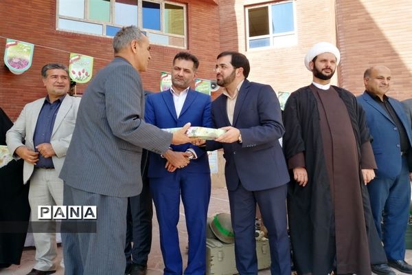 برگزاری مراسم گرامیداشت هفته دفاع مقدس و زنگ مهر و ایثار و مقاومت در دبیرستان نبوت صفادشت