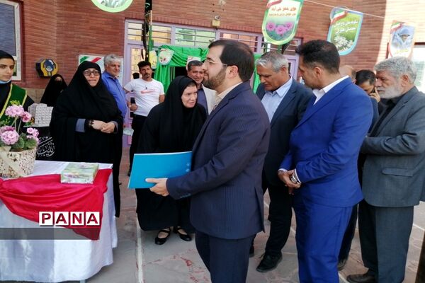 برگزاری مراسم گرامیداشت هفته دفاع مقدس و زنگ مهر و ایثار و مقاومت در دبیرستان نبوت صفادشت