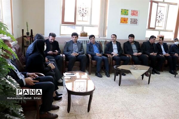 نواخته‌شدن زنگ آغاز سال تحصیلی در مدارس آباده