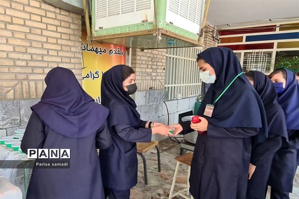 ‌زنگ مهر در دبیرستان زینبیه منطقه ۱۳ با حضور پرشور دانش‌آموزان نواخته شد