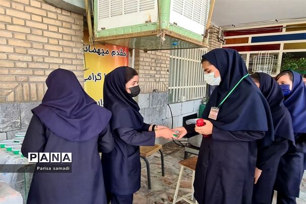 ‌زنگ مهر در دبیرستان زینبیه منطقه ۱۳ با حضور پرشور دانش‌آموزان نواخته شد