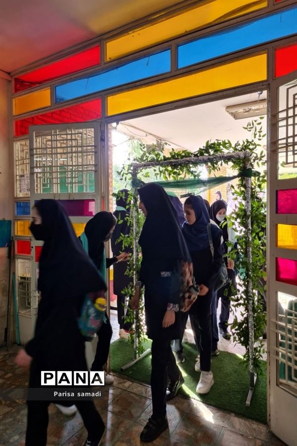 ‌زنگ مهر در دبیرستان زینبیه منطقه ۱۳ با حضور پرشور دانش‌آموزان نواخته شد