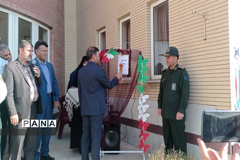 نواخته شدن زنگ مهر و مقاومت در هنرستان فنی و حرفه‌ای آیت‌الله خامنه‌ای شهرستان فریدن