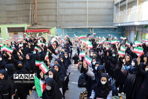 مراسم بازگشایی مدارس و شروع سال تحصیلی جدید در دبیرستان ایمان منطقه 3