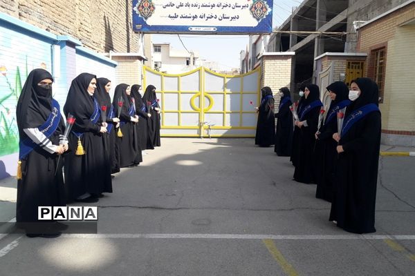 تشییع پیکر شهید گمنام در دبیرستان زنده‌یاد علی حاتمی