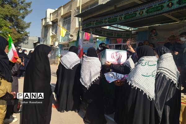 تشییع پیکر شهید گمنام در دبیرستان شاهد فیض در شیراز