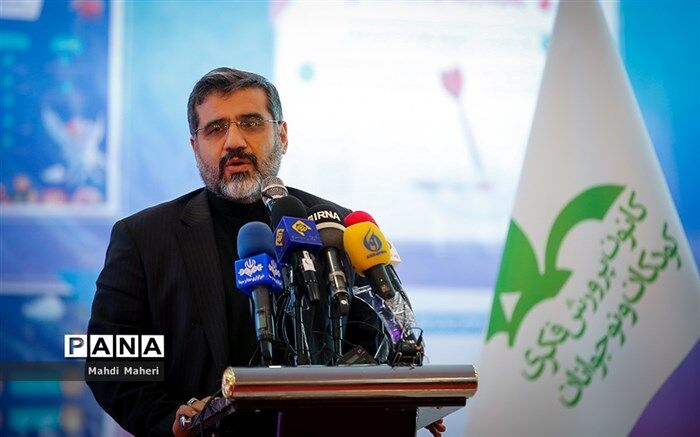 وزیر ارشاد: تارخ بازیگری باوقار و صاحب سبک بود