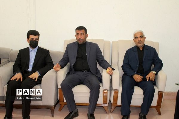 نشست صمیمی معاون تربیت‌بدنی و سلامت وزارت آموزش و پرورش با کارکنان و دانش‌آموزان هنرستان رازی بوشهر