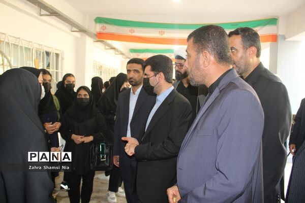 نشست صمیمی معاون تربیت‌بدنی و سلامت وزارت آموزش و پرورش با کارکنان و دانش‌آموزان هنرستان رازی بوشهر