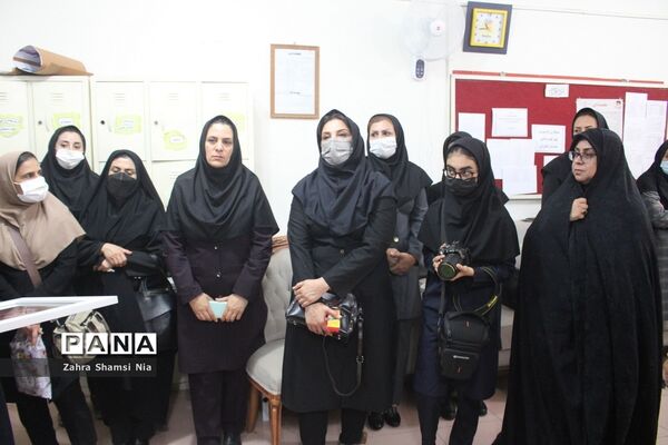 نشست صمیمی معاون تربیت‌بدنی و سلامت وزارت آموزش و پرورش با کارکنان و دانش‌آموزان هنرستان رازی بوشهر