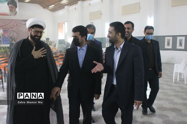 نشست صمیمی معاون تربیت‌بدنی و سلامت وزارت آموزش و پرورش با کارکنان و دانش‌آموزان هنرستان رازی بوشهر