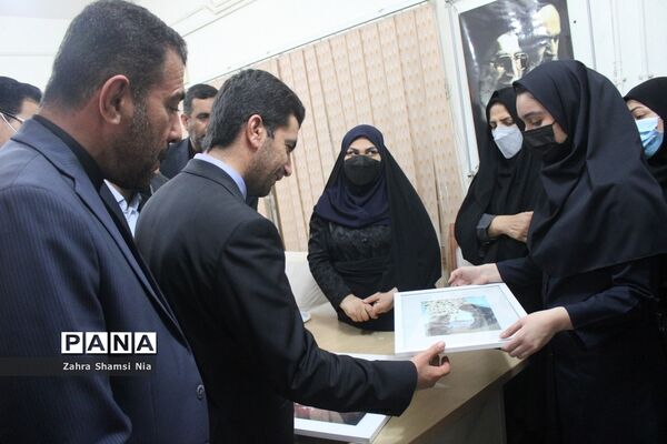 نشست صمیمی معاون تربیت‌بدنی و سلامت وزارت آموزش و پرورش با کارکنان و دانش‌آموزان هنرستان رازی بوشهر