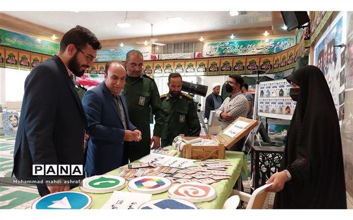 نمایشگاه بزرگ دفاع مقدس در نایین افتتاح شد