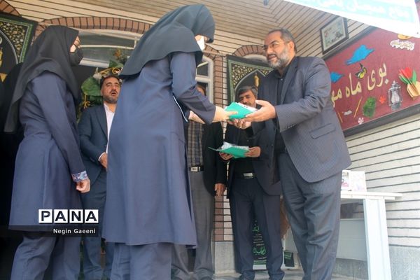 گرامیداشت هفته دفاع مقدس در دبیرستان شهیده قضایی قم