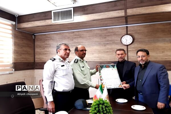 آیین بازگشایی مدارس و زنگ ایثار و مقاومت در دبیرستان شهید افتخاری منطقه ۱۴