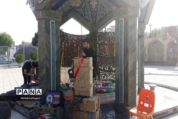 غبارروبی مزار شهدای گمنام  شهرری در هفته دفاع مقدس