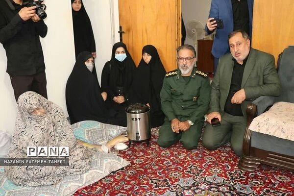 دیدار مسئولان منطقه فشافویه با خانواده شهدابه مناسبت هفته دفاع مقدس
