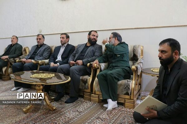 دیدار مسئولان منطقه فشافویه با خانواده شهدابه مناسبت هفته دفاع مقدس