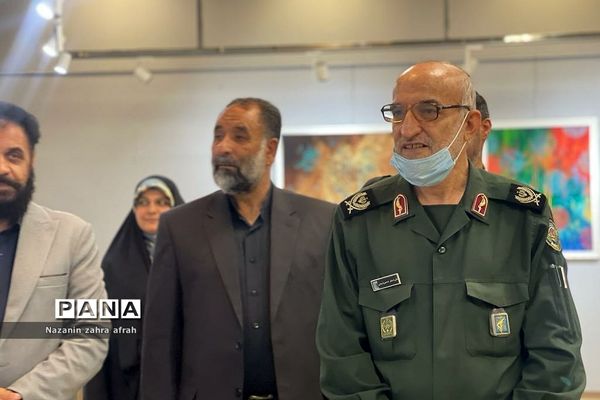 گالری نقاشی شور عشق در باغ موزه ملی دفاع مقدس