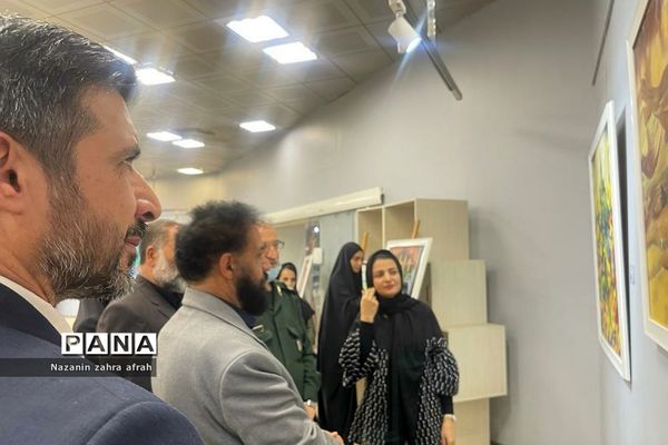 گالری نقاشی شور عشق در باغ موزه ملی دفاع مقدس