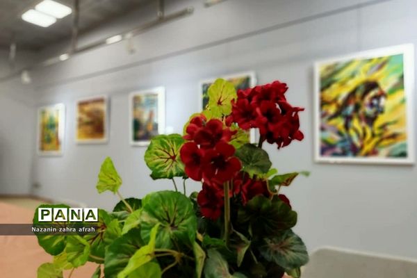 گالری نقاشی شور عشق در باغ موزه ملی دفاع مقدس