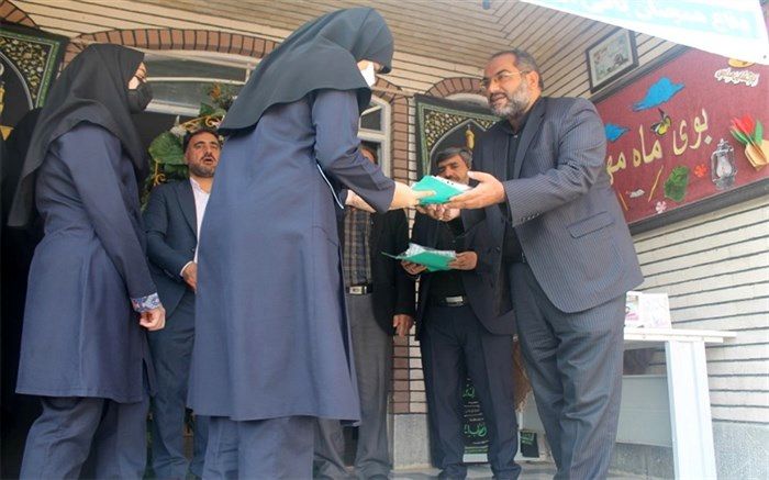 گرامیداشت یاد و خاطره شهدا در دبیرستان شهیده قضایی قم