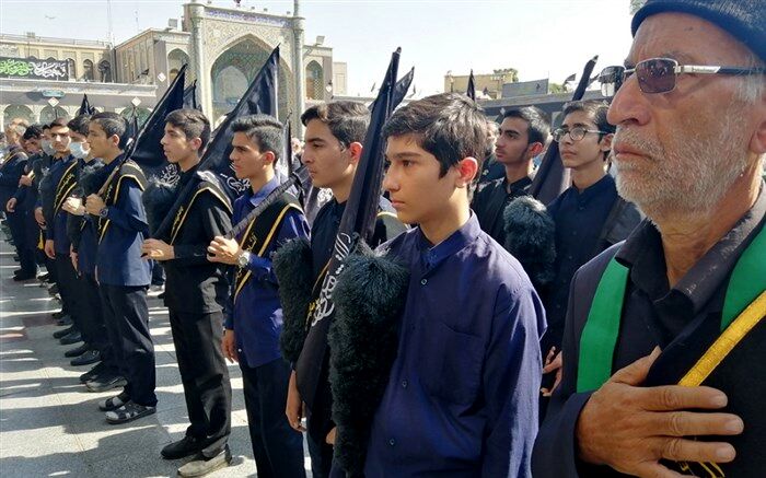 عزاداری زائران و مجاوران حرم کریمه اهل بیت در سالروز شهادت امام رضا(ع)